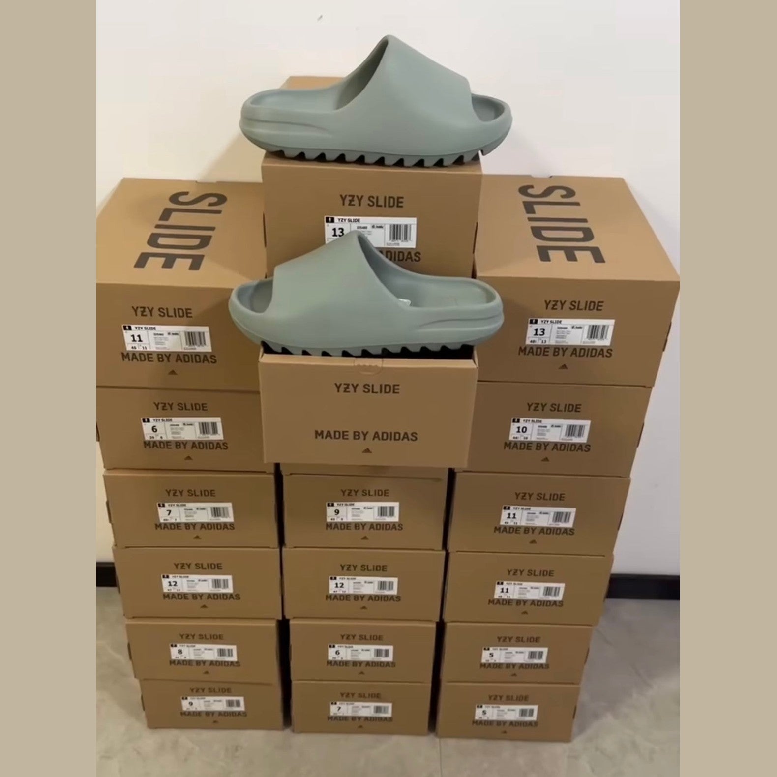 YEEZY SLIDES 'SALT'