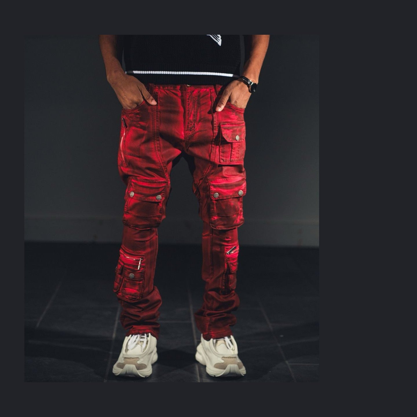 DIRTY WASH MULTI CARGO FLARE JEANS W/ ZIPPER DETAILS