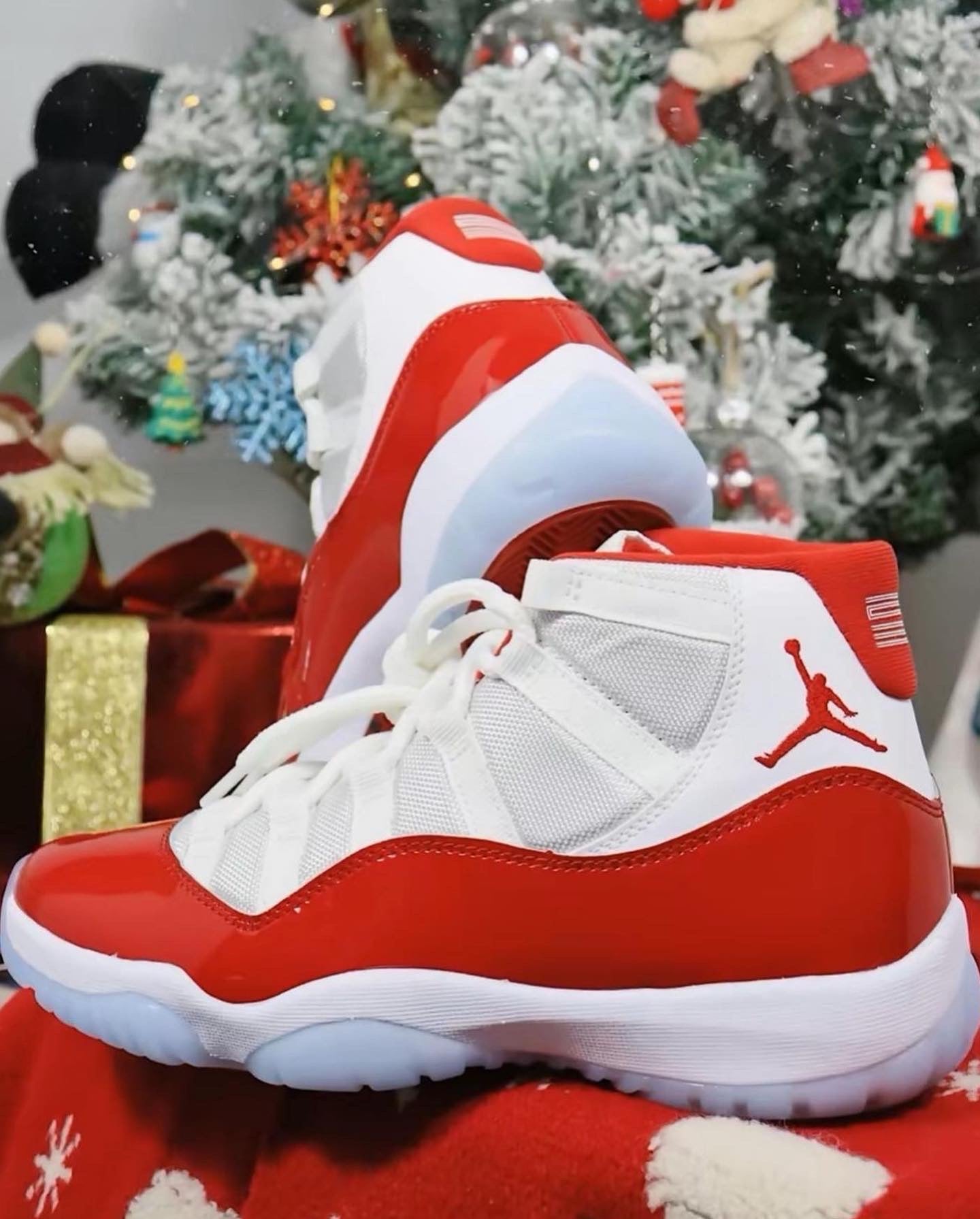 JORDAN RETRO 11 RETRO CHERRY (2022)