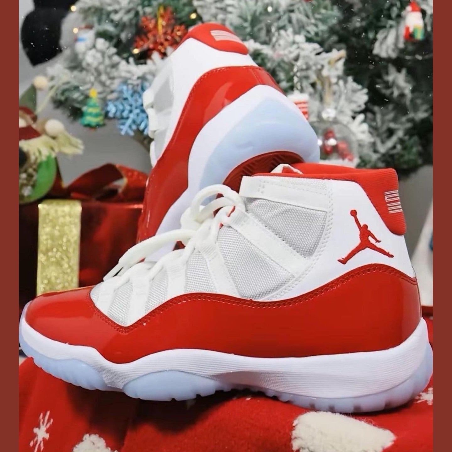 JORDAN RETRO 11 RETRO CHERRY (2022)