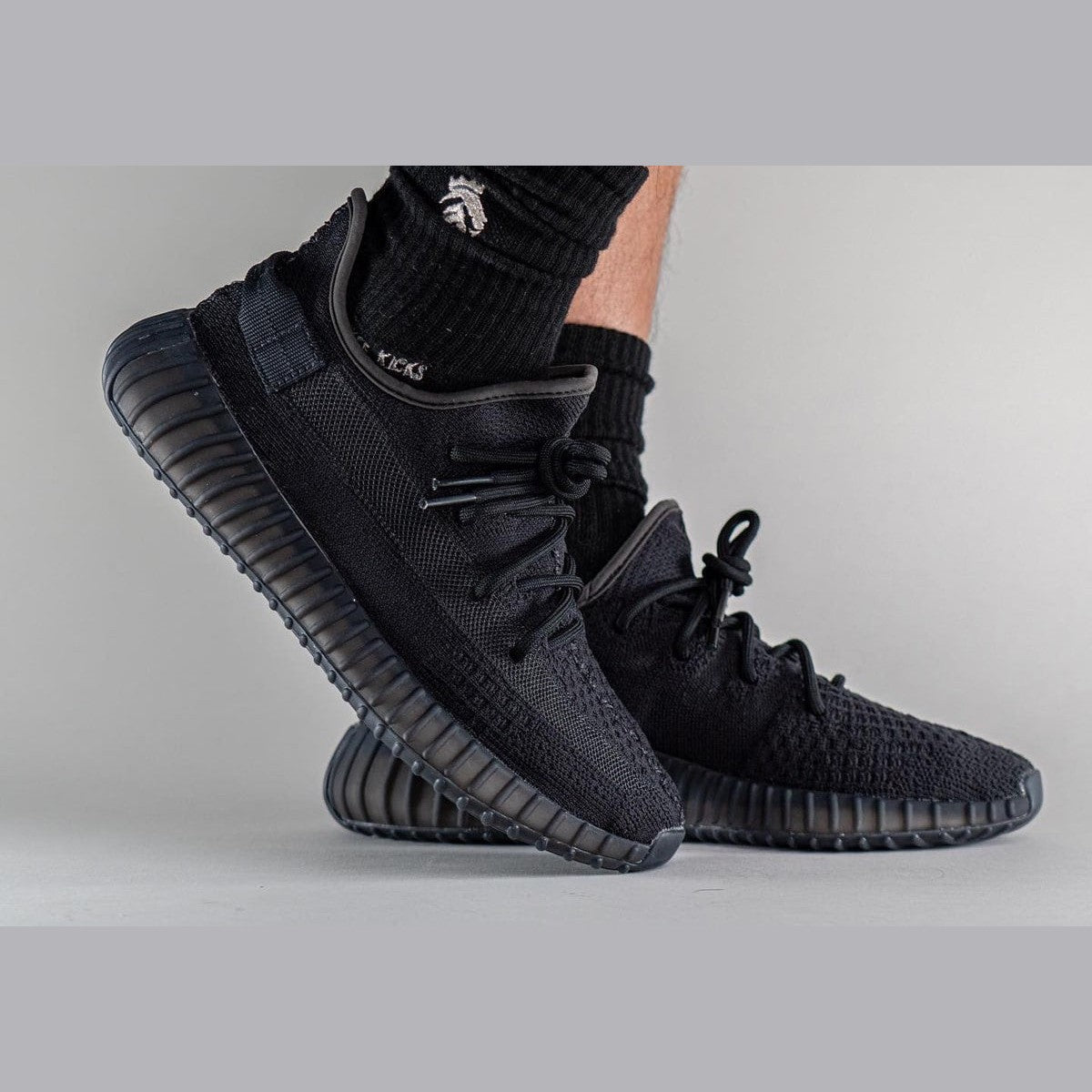 YEEZY 350 V2 'ONYX'