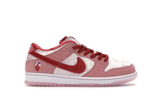 NIKE SB DUNK LOW "STRANGER LOVE"